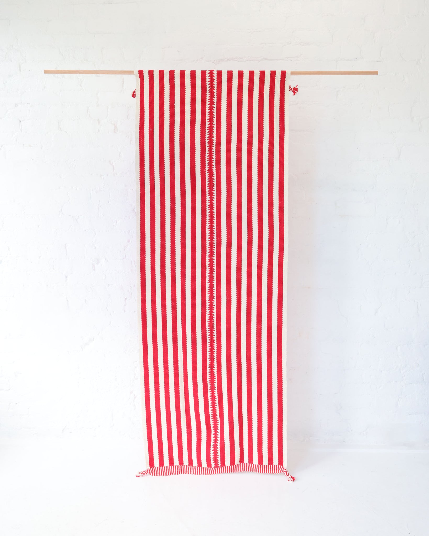 LISTADA (Long Red & White)