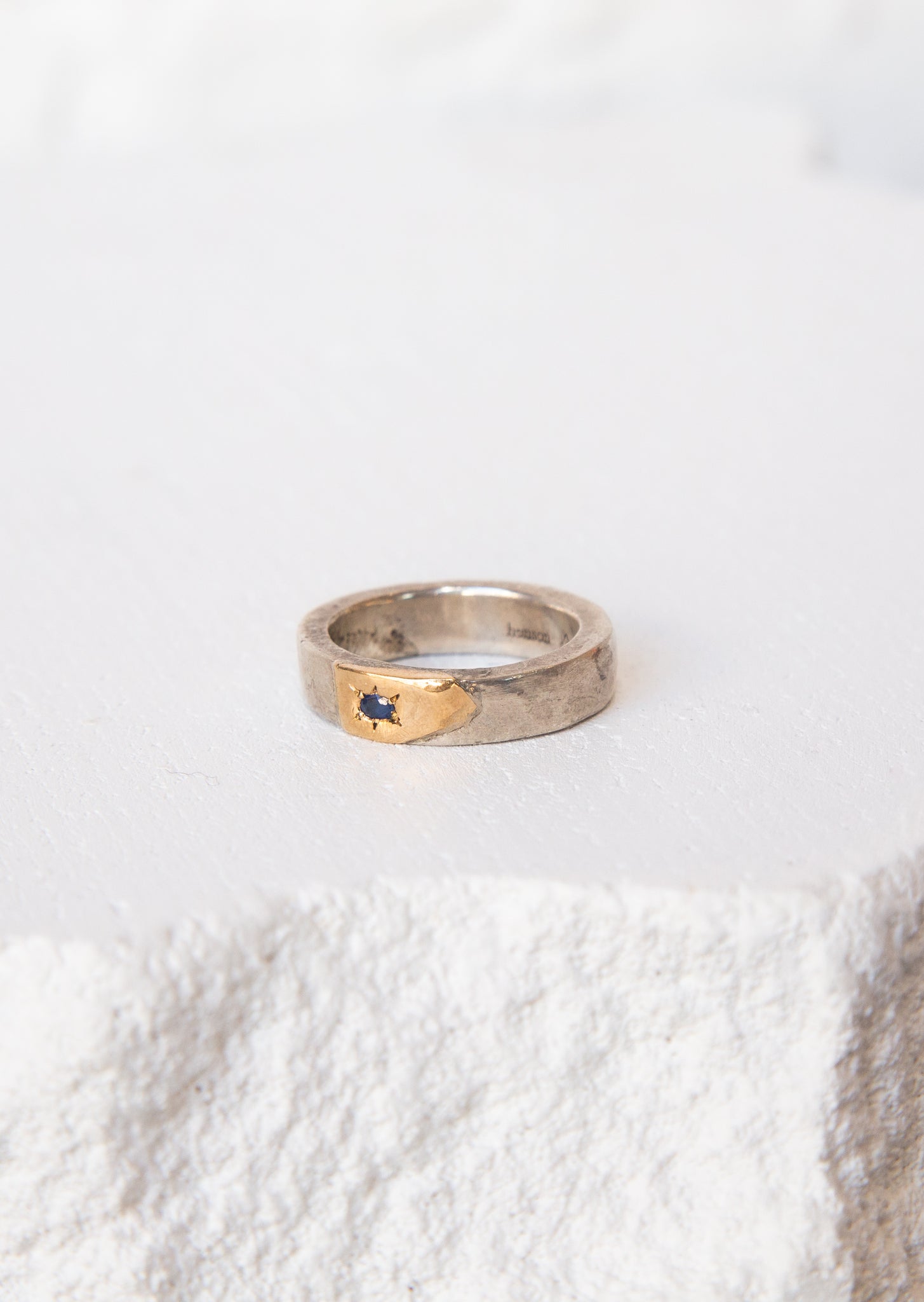 Thin Ring with Gold and Sapphire